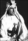 Thomas E. Lawrence (1888-1935), genannt Lawrence von Arabien, war im Rahmen des Viererrates Dolmetscher der Engländer bei den Verhandlungen über die Zukunft des Irak mit dem Emir Faisal